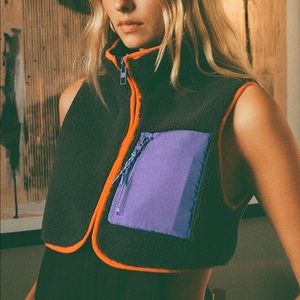 *WORN ONCE* Zara cropped fleece vest